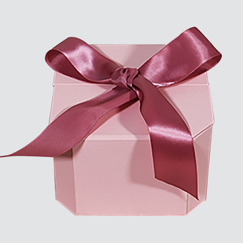Розова сладка Bowknot подаръчна кутия с форма на капак на свещ с шоколад изящна подаръчна кутия